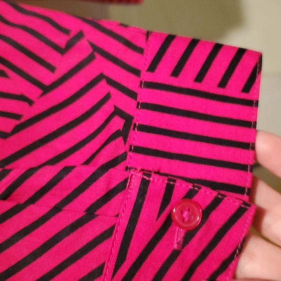 Chico's Raspberry Geometric Top Soft 1 - Picture 4 of 6